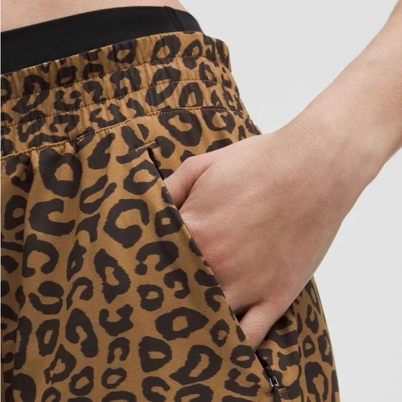 Lululemon NWT Swift Mid Rise Leopard Mini Desert Khaki Wide-Leg Pants SIZE 10 - Picture 6 of 9